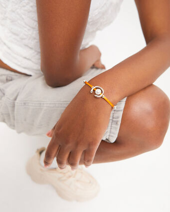 Sterling silver-plated orange thread bracelet with shell pearl accessory